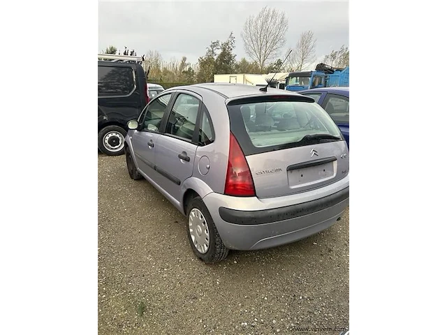 Personenauto - afbeelding 3 van  8