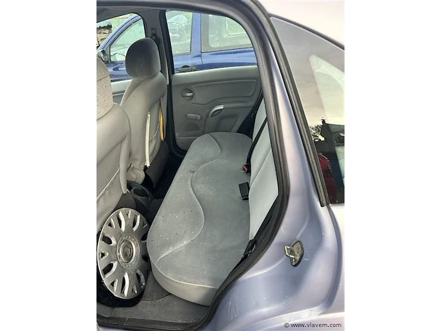 Personenauto - afbeelding 5 van  8