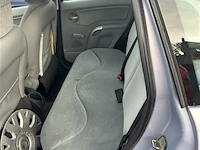 Personenauto - afbeelding 5 van  8