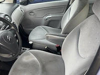 Personenauto - afbeelding 6 van  8