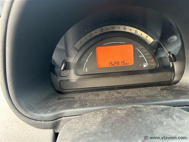 Personenauto - afbeelding 8 van  8