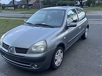 Personenauto - afbeelding 1 van  8