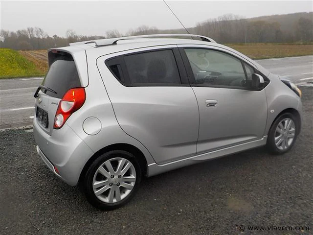 Personenauto - afbeelding 2 van  16