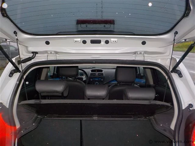 Personenauto - afbeelding 7 van  16