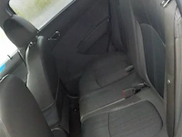 Personenauto - afbeelding 8 van  16