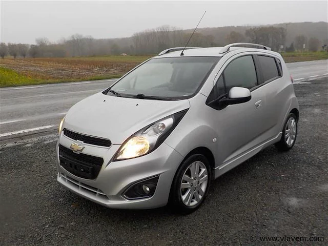 Personenauto - afbeelding 1 van  16