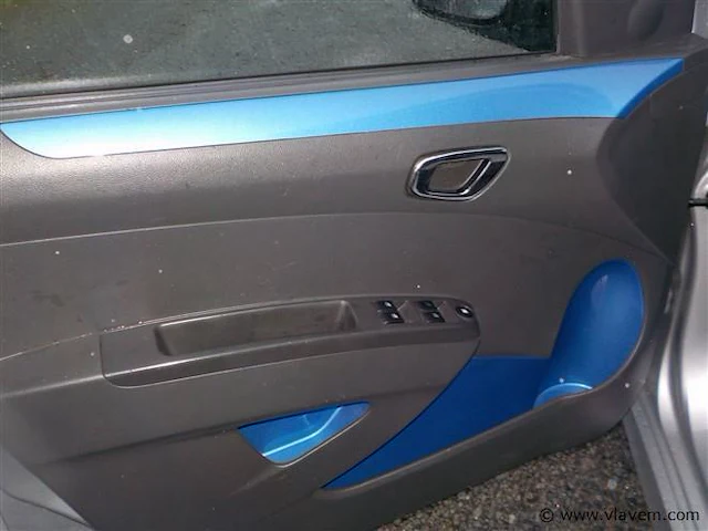 Personenauto - afbeelding 9 van  16