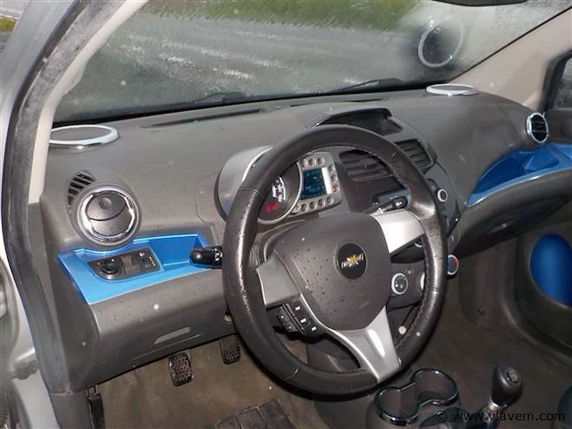 Personenauto - afbeelding 10 van  16