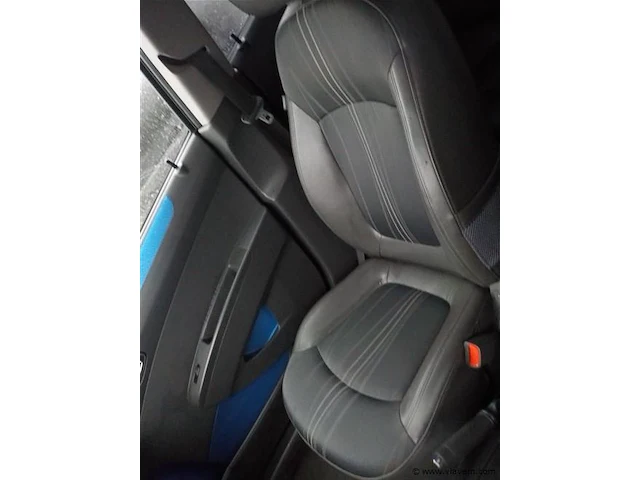 Personenauto - afbeelding 12 van  16