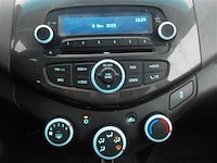 Personenauto - afbeelding 15 van  16