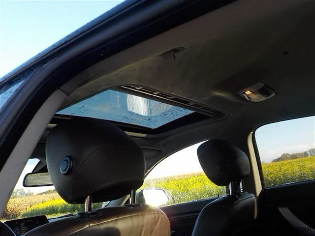 Personenauto - afbeelding 2 van  14