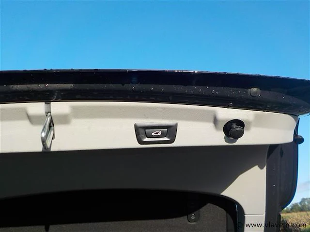 Personenauto - afbeelding 12 van  14