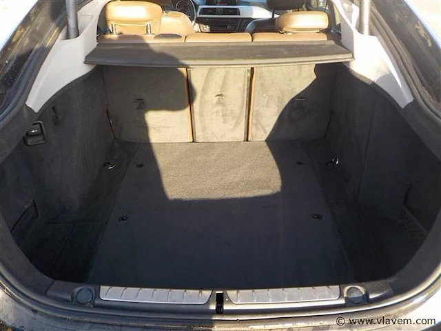 Personenauto - afbeelding 13 van  14