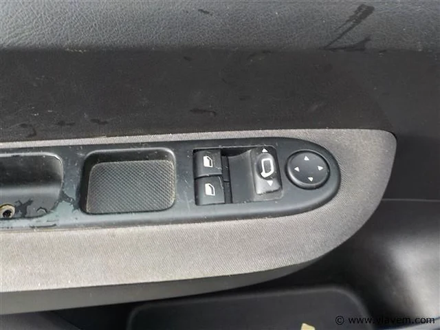 Personenauto - afbeelding 5 van  14
