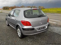Personenauto - afbeelding 10 van  14