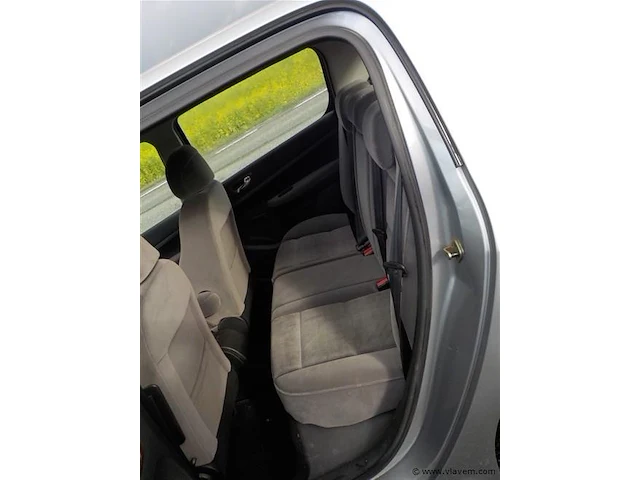 Personenauto - afbeelding 12 van  14