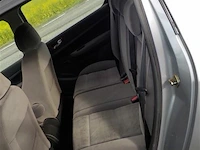 Personenauto - afbeelding 12 van  14