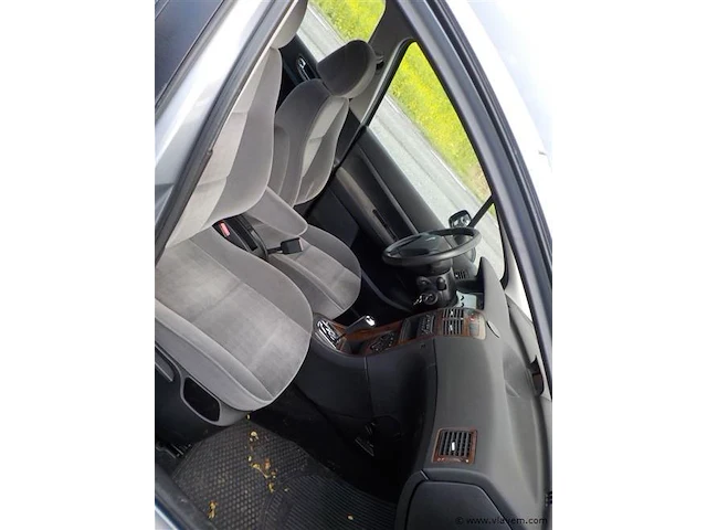 Personenauto - afbeelding 13 van  14