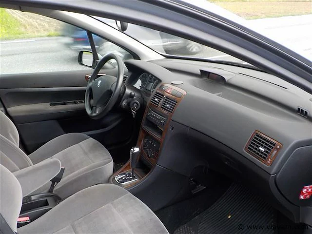 Personenauto - afbeelding 14 van  14