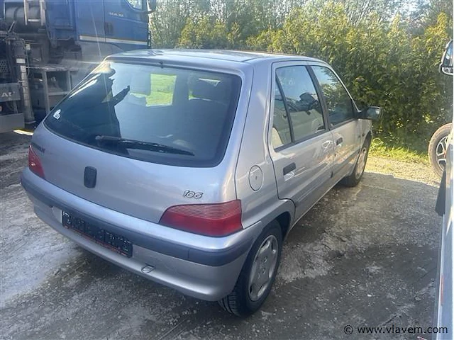 Personenauto - afbeelding 3 van  7