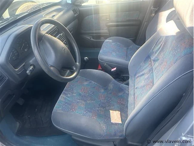 Personenauto - afbeelding 6 van  7