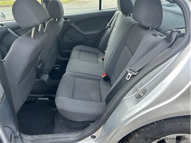 Personenauto - afbeelding 5 van  8