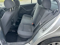Personenauto - afbeelding 5 van  8