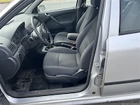 Personenauto - afbeelding 6 van  8
