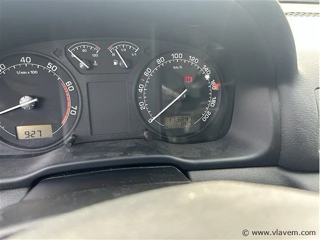 Personenauto - afbeelding 8 van  8