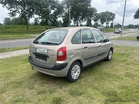 Personenauto - afbeelding 3 van  8