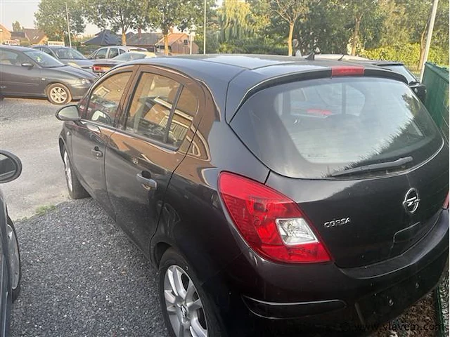 Personenauto - afbeelding 4 van  7