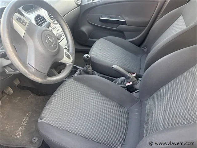 Personenauto - afbeelding 6 van  7