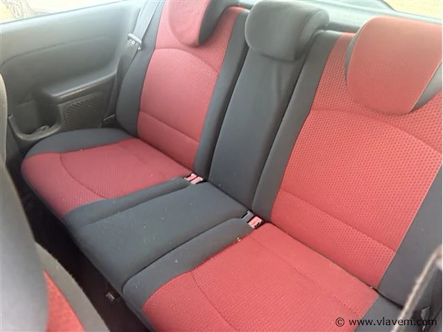 Personenauto - afbeelding 5 van  8