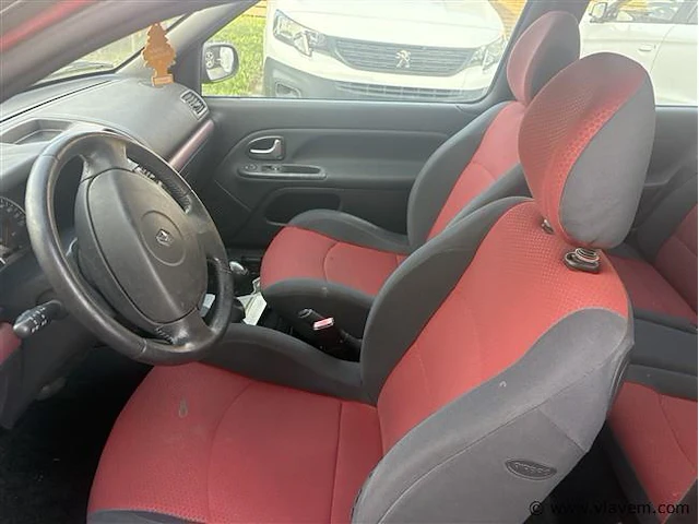 Personenauto - afbeelding 6 van  8