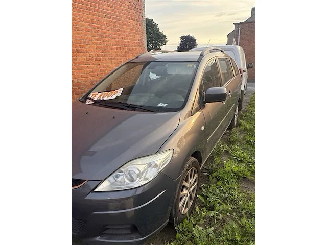 Personenauto - afbeelding 1 van  7