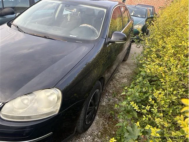 Personenauto - afbeelding 1 van  7