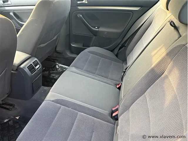 Personenauto - afbeelding 5 van  7