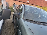 Personenauto - afbeelding 2 van  8
