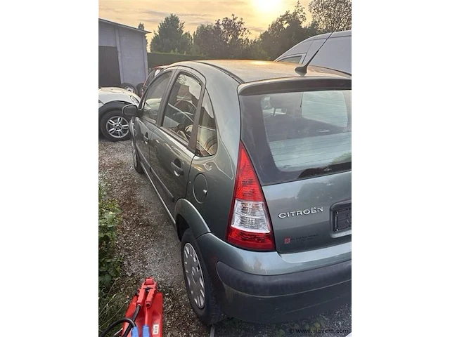 Personenauto - afbeelding 3 van  8