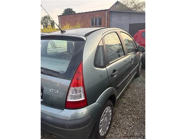 Personenauto - afbeelding 4 van  8