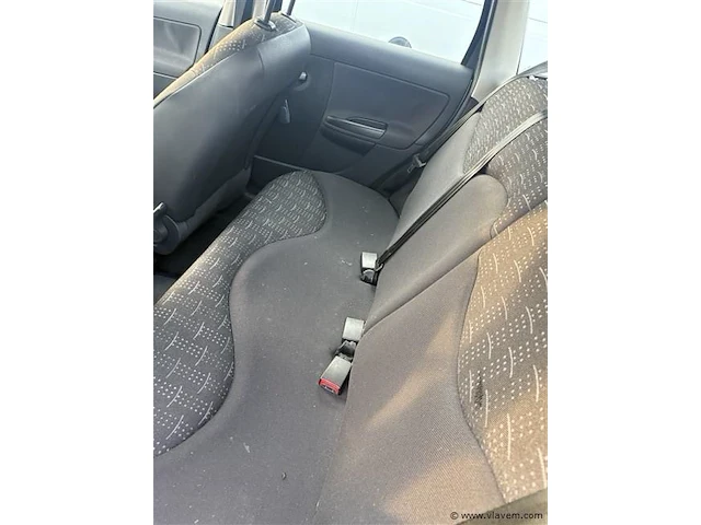 Personenauto - afbeelding 5 van  8