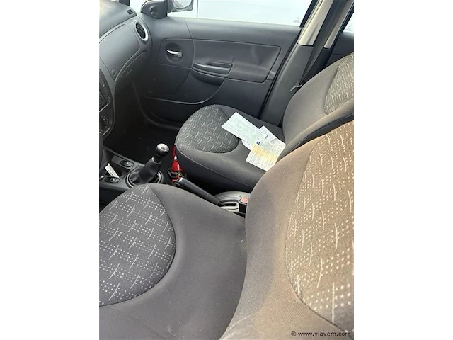 Personenauto - afbeelding 6 van  8