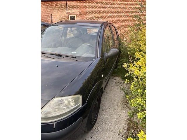 Personenauto - afbeelding 2 van  6
