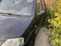 Personenauto - afbeelding 2 van  6