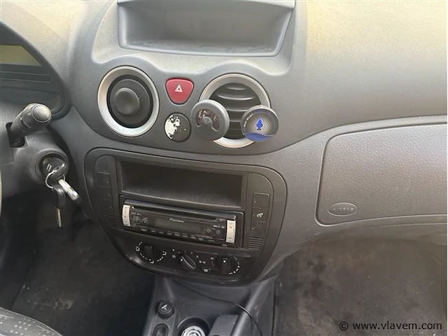 Personenauto - afbeelding 6 van  6