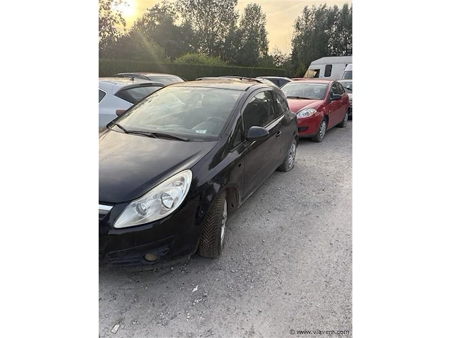 Personenauto - afbeelding 1 van  7