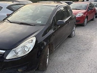 Personenauto - afbeelding 1 van  7