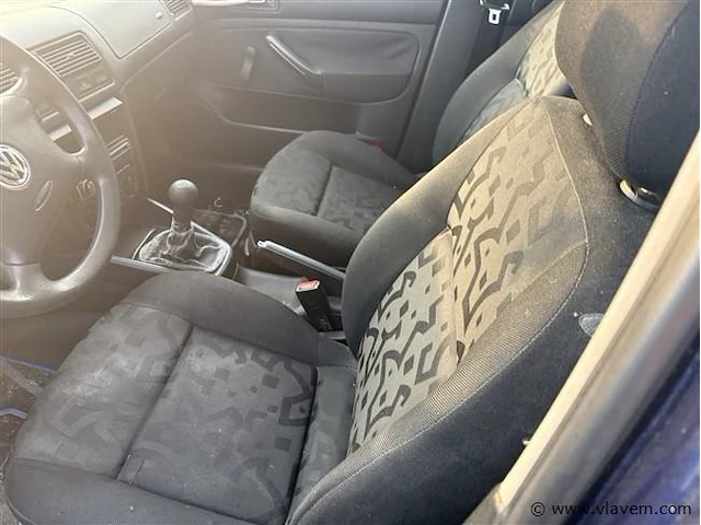 Personenauto - afbeelding 6 van  8