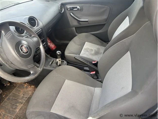 Personenauto - afbeelding 6 van  8