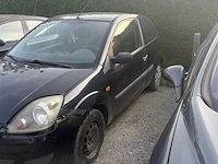 Personenauto - afbeelding 1 van  8